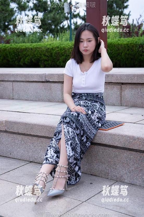 BoBoSocks袜啵啵 - 裸足？稚予这花絮原图真让人一愣一愣的，图包的内容也不赖，来瞧瞧。