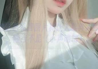 K酱的这组礼服图片真让人捉弄人的眼球，期待不足（小声嘀咕）。