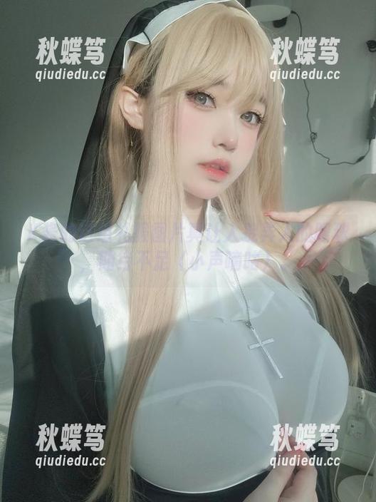 K酱 K酱的这组礼服图片真让人捉弄人的眼球,期待不足(小声嘀咕)。