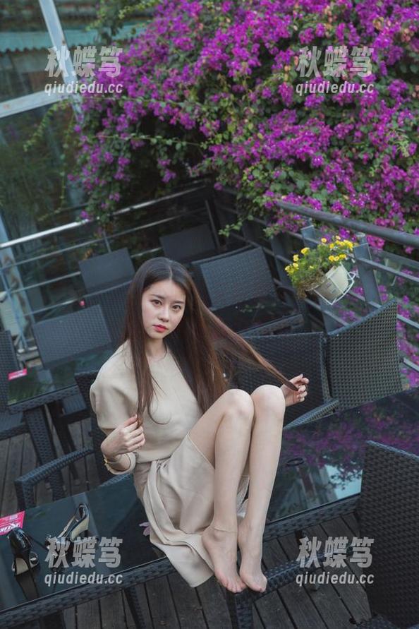 微密圈 - Sia不吃鱼又娇嫩又纯白，原图在此，深意看得见吗？