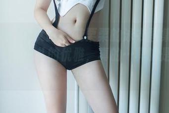 TuiGirl推女郎 - 艾栗栗的泳衣图集：看她在水中挣扎的优雅，真的…真的是游泳吗？