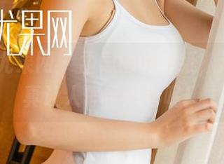 UGirls尤果网 - 孟思雨的壁纸，泳衣款式真让人停留思考呢！