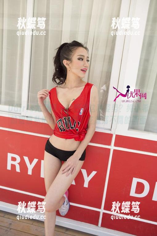 UGirls尤果网 - 能凹出这种姿势？纯小希的眼镜私拍让我想到了些放荡不羁的画面。
