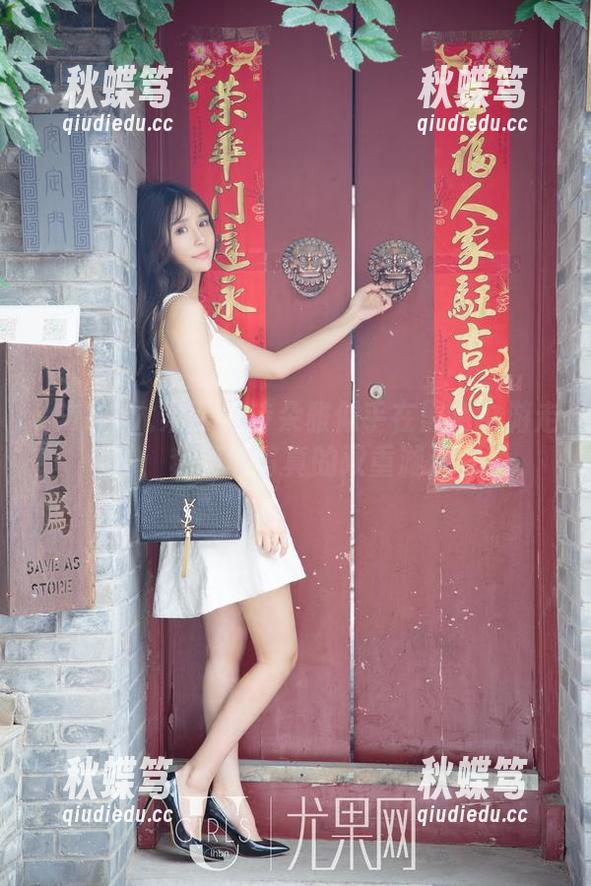 UGirls尤果网 - 诗朵雅似乎在黑色中游走：套图和写真的双重漩涡