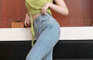 Xiuren秀人网 - 抖娘利世的豹纹写真，冲击你审美的每一寸肌肤