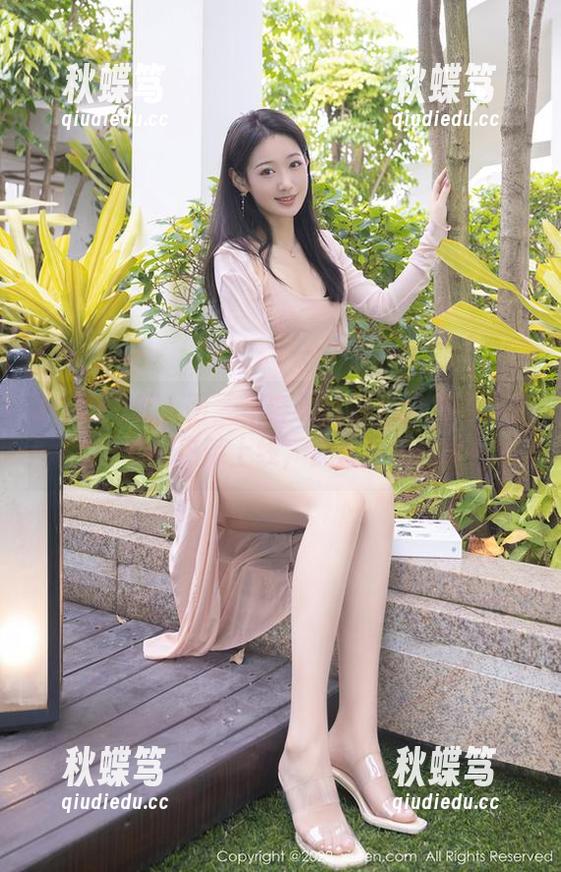 Xiuren秀人网 - 不容错过的月酱儿网袜秘笈，套图热辣上线，快去下载试试！