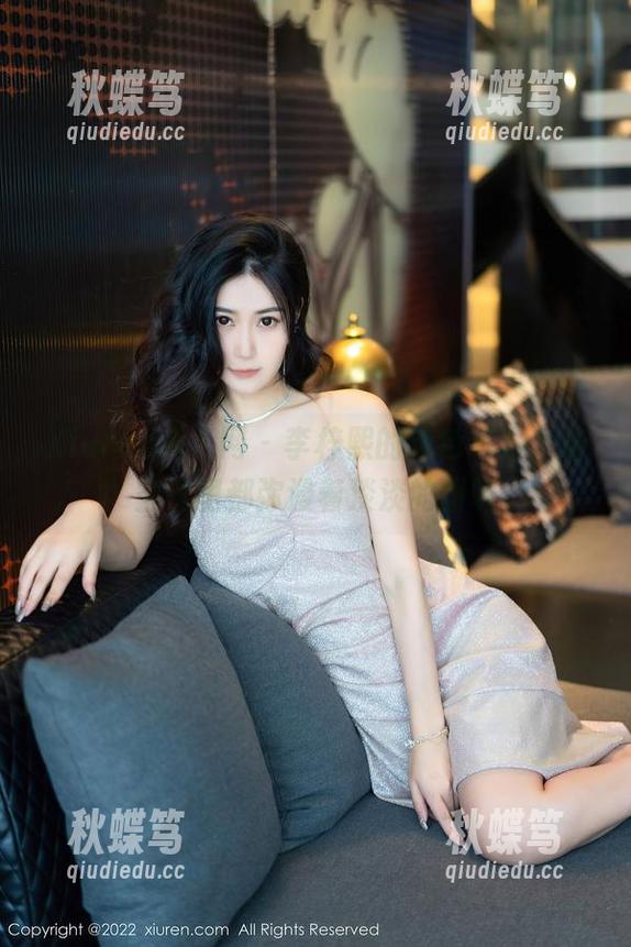Xiuren秀人网 - 李梓熙的粉色写真，连空气里都弥漫着淡淡的甜味