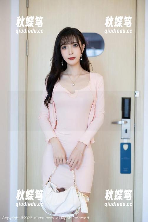 Xiuren秀人网 - 这一套职业装，根本不需要圣光的帮助，王婉悠Queen的作品就是干货！