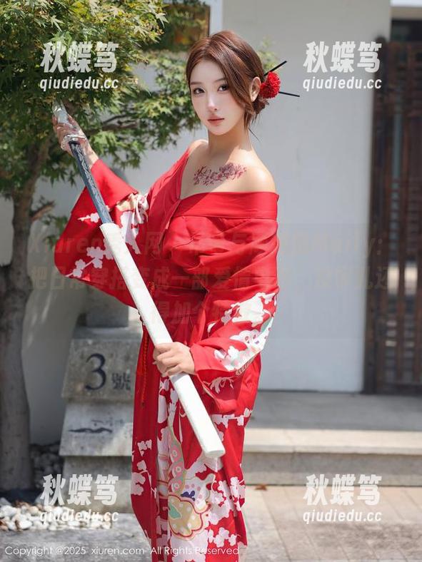 Xiuren秀人网 - 吊带与顾楚楚Maily：把日常穿搭变成一部爱情电影，没事儿还得加个特效。