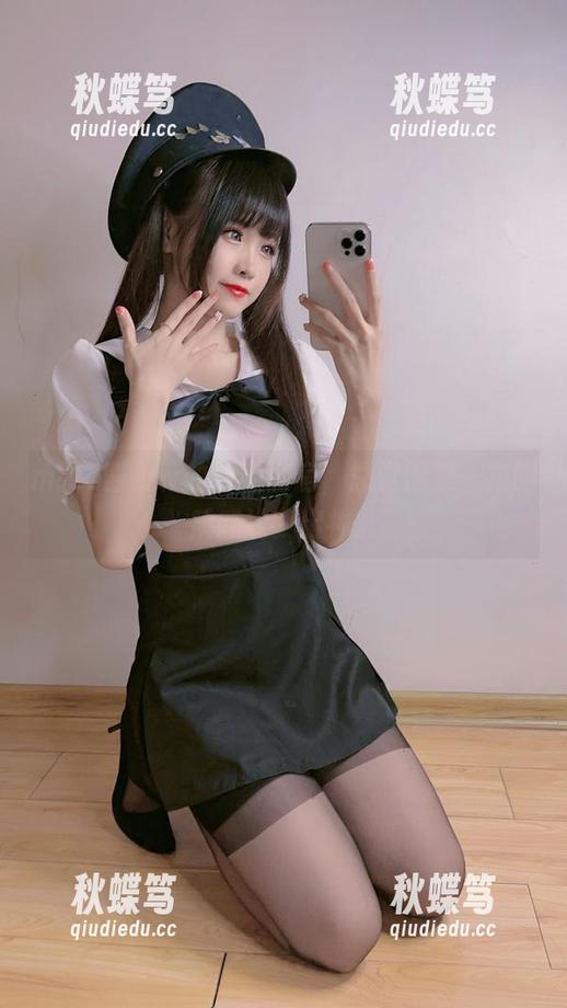 miko酱ww的制服私房，总觉得那一角的质感让我出神。