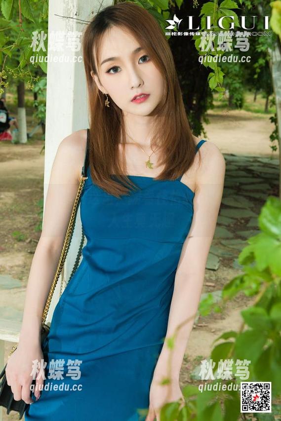 丽柜 - 坐在这里，翻看佳怡的日常合集，人生真无趣