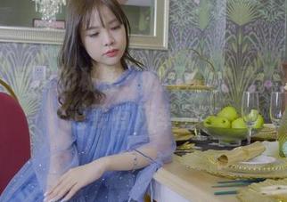丽柜 - 吊带的秘密：桃子的免费作品，难道要有所举动？