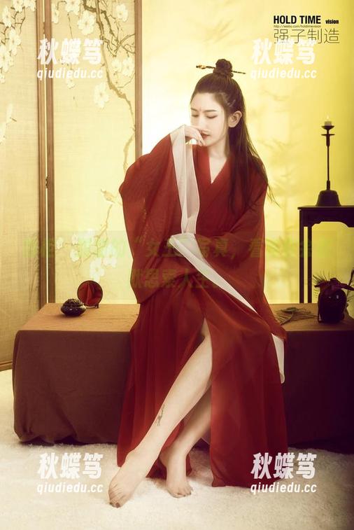 丽柜 - 甜甜的“女王”写真，看完你会默默思索人生。