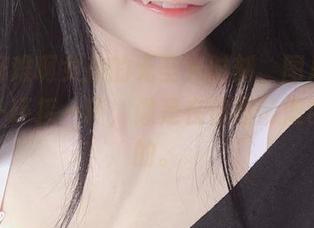 佳佳好难啊女孩的无圣光时刻，图片里的表情一环接一环，像是在你面前做芭蕾似的。