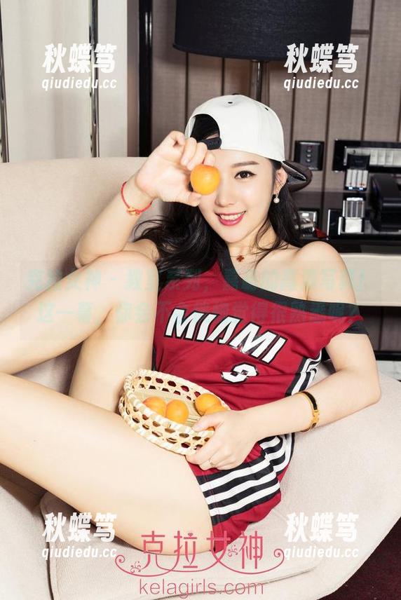 克拉女神 - 教室系列，嘉萌的高清写真！这一幕，你会不会恍惚觉得很熟悉呢？