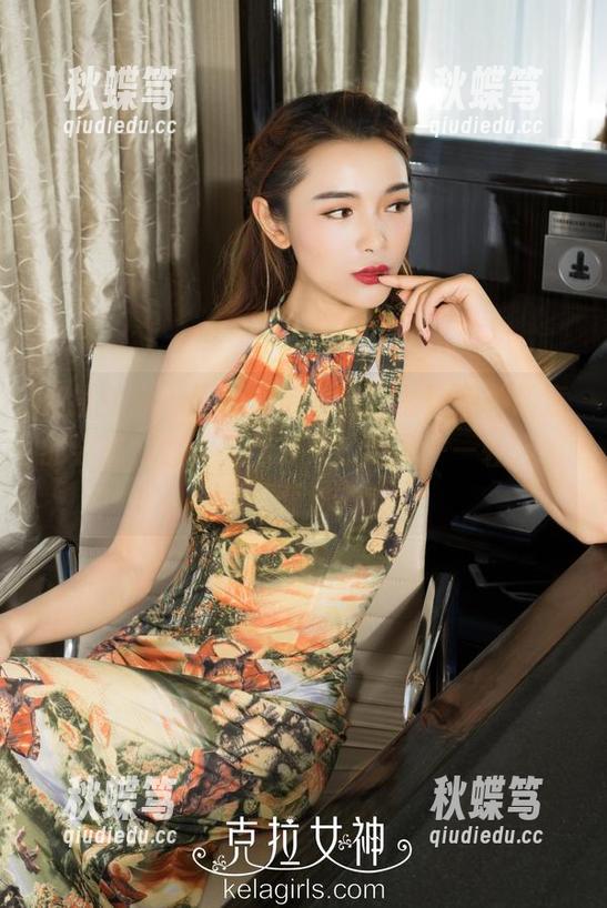 克拉女神 - 妮子吊带写真，赞！那种随意的姿态，感觉就像夏天的晚风——轻轻拂面。