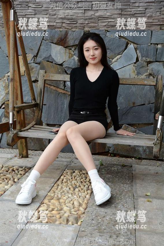 初夏女神 - 纯白合集：依依的高清素颜，你能抗拒这“白得发光”的诱惑吗？