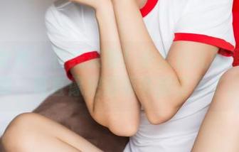 头条女神 - 在线来啦！小米粒儿的黑白图集，简直像把漫画书翻错页了。