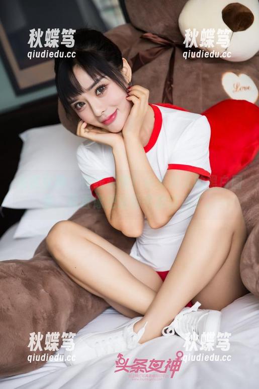 头条女神 - 在线来啦！小米粒儿的黑白图集，简直像把漫画书翻错页了。