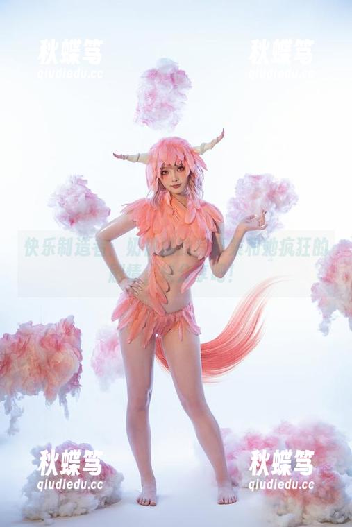 快乐制造者：奶桃桃的写真集和她疯狂的剧情，快分享吧！