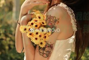 嘖，这安曜曜的JK写真合集，我的内心也是刀剑无情，略显无奈的期待…到底想要传达些什么？