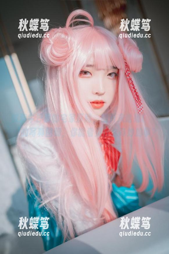 破洞牛仔裤的宅家冒险，翻开宋哈娜(송하나)的写真图册，你能看见什么奇妙的事？