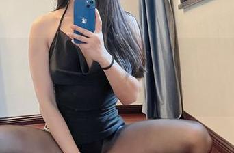 微密圈 - 宝儿茹171的海边套图，资源满满，海浪拍打得我心里痒痒的。