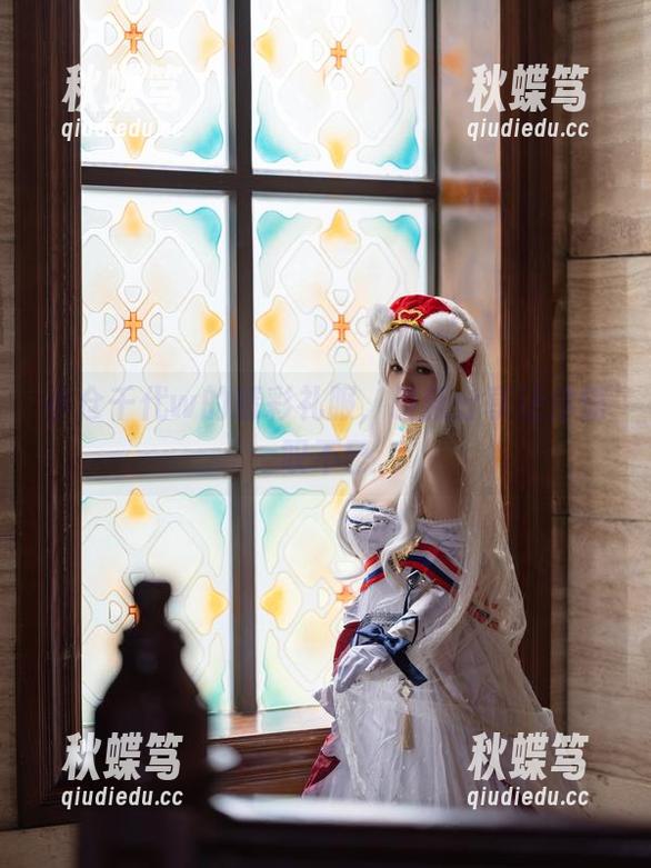 小仓千代w的精彩礼服，最新分享让你惊叹不已