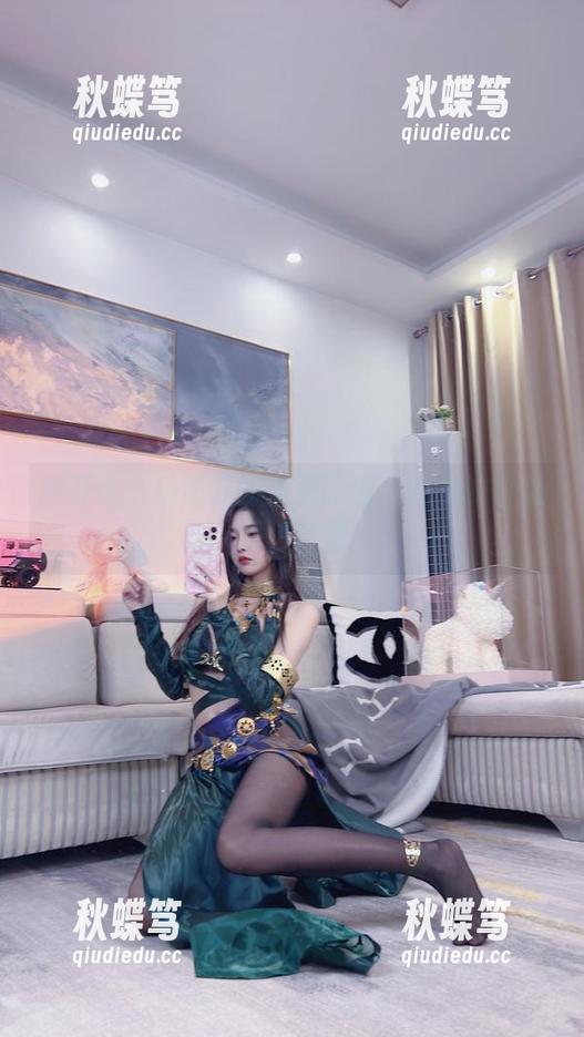翻开小小奶瓶儿的免费图包，内衣的日常千娇百媚
