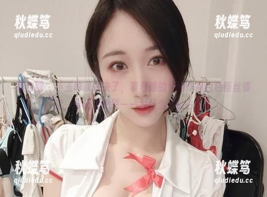 微密圈 - 小玉吃果冻来了，带着她的免费作品白色蕾丝镂空，真让人想哭——为什么不能占有！