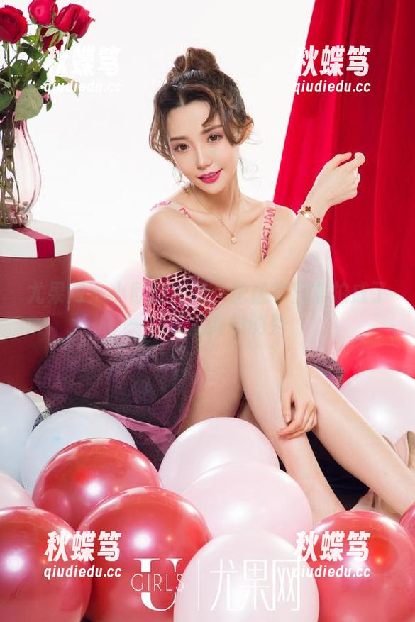 尤果网 - 小欧的套图：把居家日常拍成了一场莫名其妙的秀