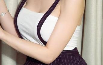 尤果网 - 万万没想到，张小西Ann的吊带可以又美又迷，让人想要高清下载，但又害怕翻到不该的地方。