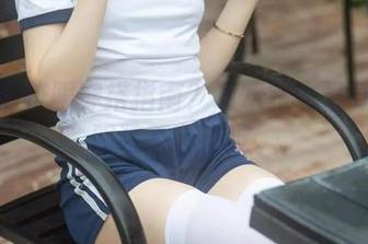 小姐们校服穿搭指南？幼水铃衣最新双人服装不容错过。