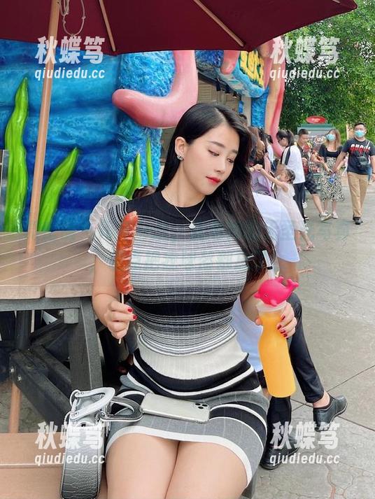 微密圈 - 每年一次，张老师的无圣光写真，差点把我球盔都忘了！