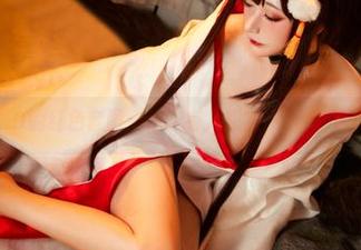 念念_D的红色套图：估计有人想被“2b”一下吧？