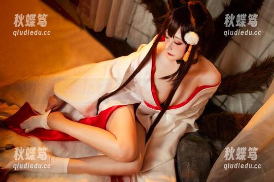 念念_D的红色套图：估计有人想被“2b”一下吧？