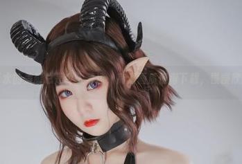 是青水的美脚总是令人着迷，高清画质值得下载，慢慢欣赏吧