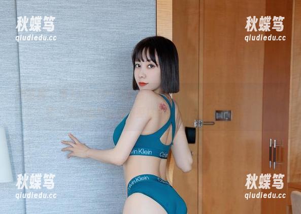 微密圈 - 果儿Victoria出品，花格短裙黑丝，高清情侣照模式，不知道黑丝要不要搭配小猫耳朵呢，哈哈。