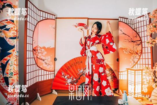 果团网 - 多任务处理：在最新图册里欣赏甜Abby的双马尾，我的内心和头发一样乱。
