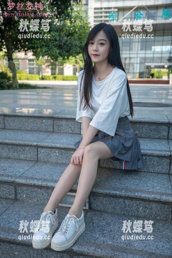 梦丝女神 - 皮衣在香萱身上总是显得没那么普通，壁纸也是，与众不同。