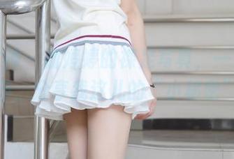 梦丝女神 - 魏婷婷的裸足写真，一步一个脚印，分享我这儿的“小秘密”！