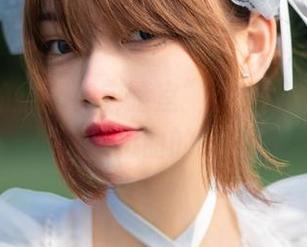 梨瑾瑾的“旗袍实验室”：高清写真带你见证扭曲的美！