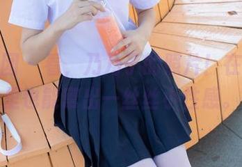 森萝财团 - 看，乃乃子的照片！在办公室里也能窜出一丝丝小性感。