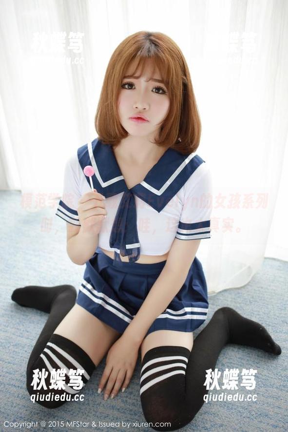 模范学院 - 下载艾莉Evelyn的女孩系列时，我默默想：哇，这也太真实。