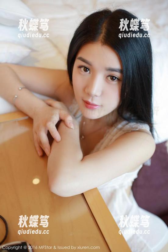 模范学院 - 薛琪琪sandy：在线终于拉开“清纯”，图片外加一点小尴尬，谁理谁！