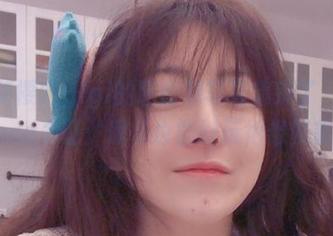 新一版樱晚gigi的职业装写真集来了，各种pose力证：职场也能好玩得像聚餐！