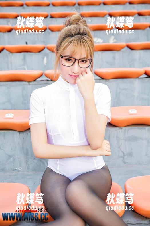爱丝 - 女神何冉，高清图片放大调查，能不能聚焦我的小心思？