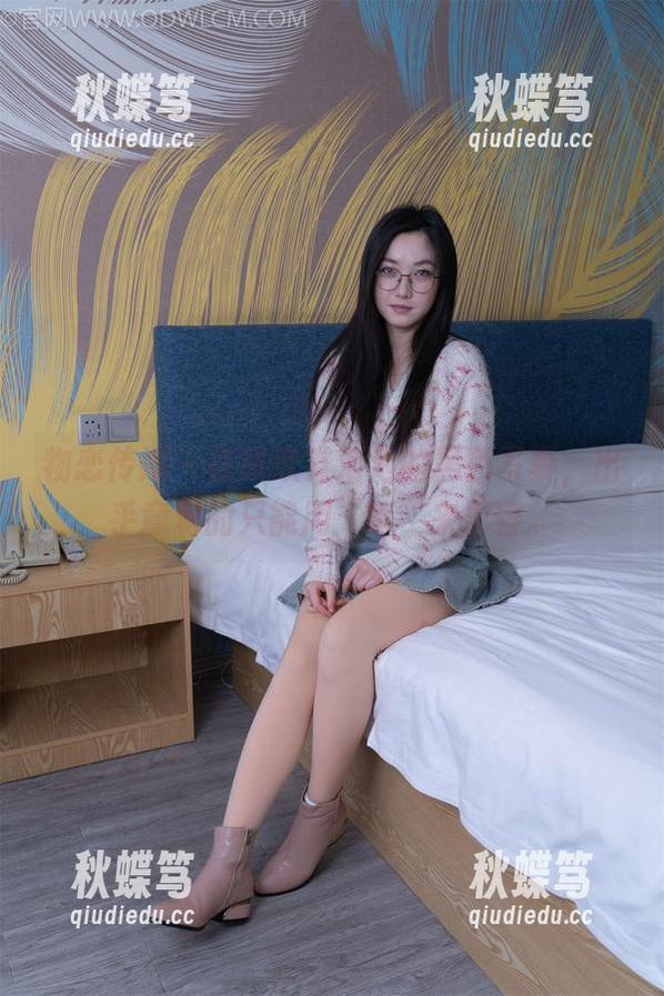 物恋传媒 - 在线欣赏泡泡的黑色写真，出乎意料的只能用“啥”来形容。