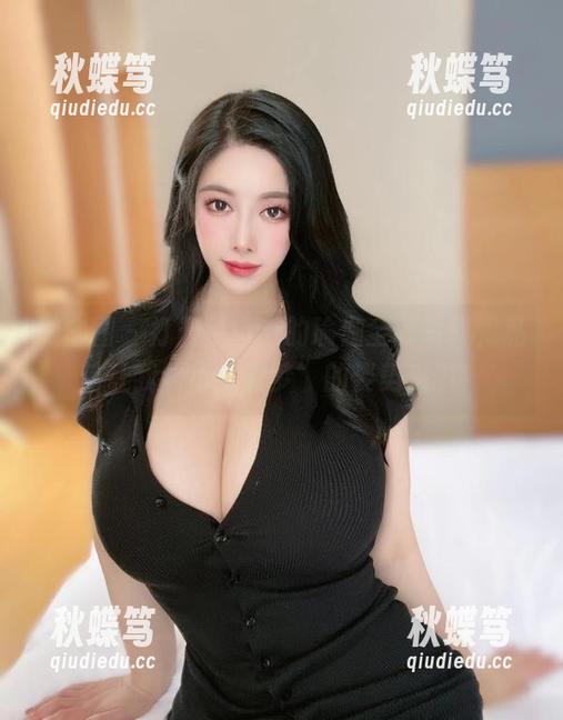 微密圈 - 打开猪小七的瑜伽全套写真，私信让我觉得“做梦”的姿势来啦！