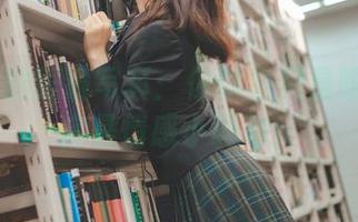 疯猫ss的眼镜写真：你以为只是眼镜？其实是情感小调动！